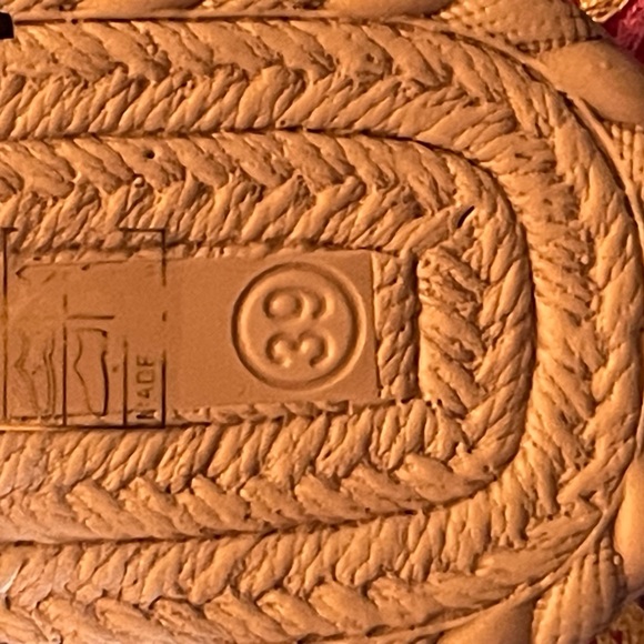 Gray yoga sandals. European size 39. So 8 8 1/2 9 US. Ridiculously comfortable. - Picture 4 of 6